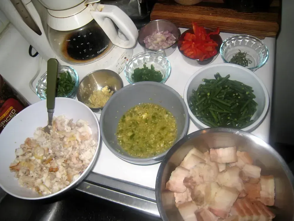 1. Full Mise en Place for Every Single Meal (goodiesfirst, Flickr, CC BY 2.0)