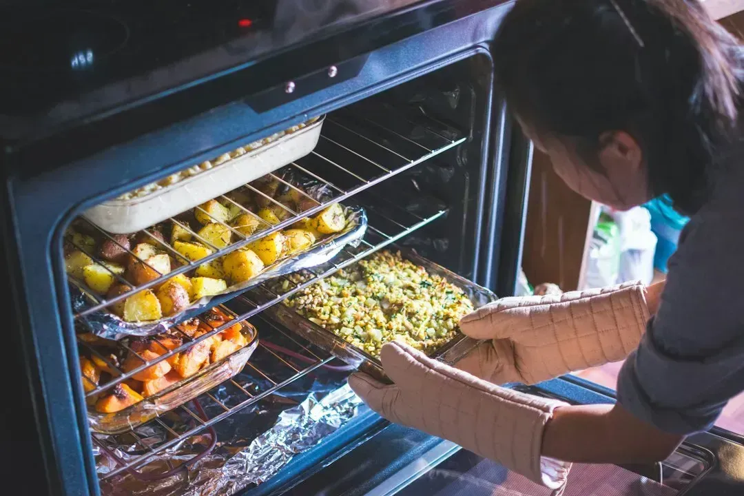 2. Leaving the oven door closed after turning it off (Image Credits: Unsplash)