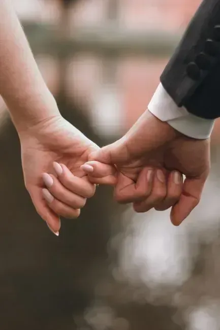 2. They Notice And Respond To "Bids" For Connection (Image Credits: Pexels)