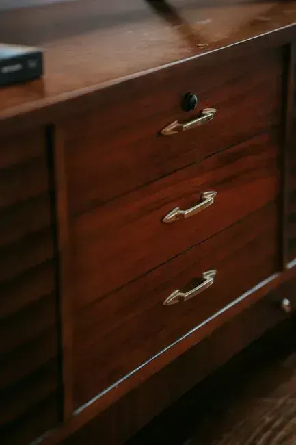 Cedar Chests For Blanket And Linen Storage (Image Credits: Pexels)