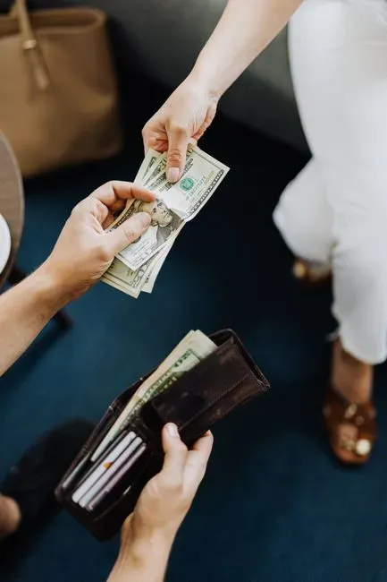 5. Lifestyle Inflation That Keeps Pace With Every Pay Raise (Image Credits: Pexels)