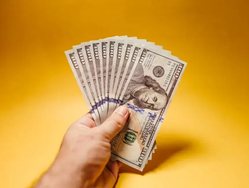 Following the 4% withdrawal rule without adjusting for reality (Image Credits: Pexels)