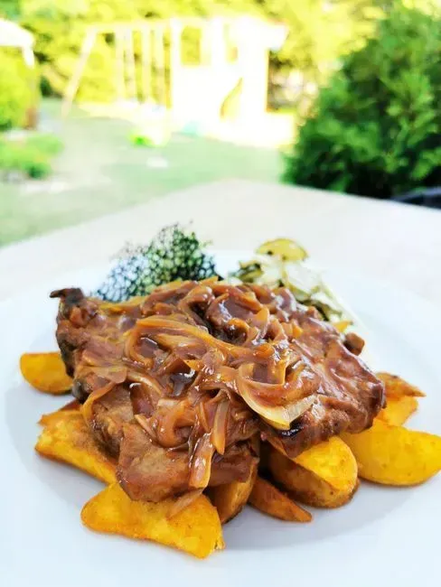 2. Liver and Onions (Image Credits: Pexels)