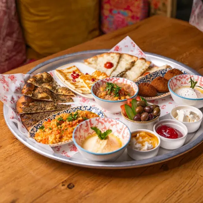 Meal 10: Mezze Plate with Olives, Feta, Pita, and Raw Vegetables (Image Credits: Pexels)