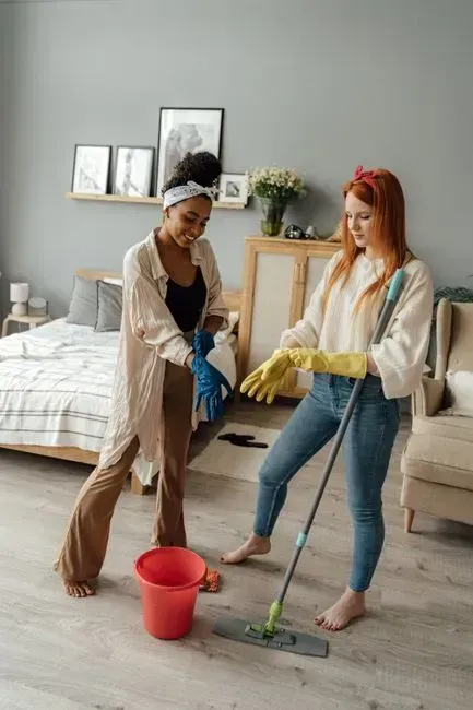 5. They Offer to Help, Then Actually Follow Through (Image Credits: Pexels)