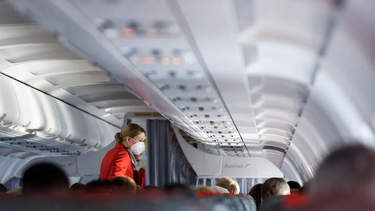 12. Small gestures during boarding get remembered more than passengers expect (Image Credits: Pixabay)