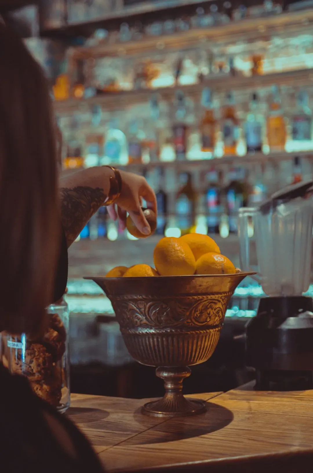 7. Cross-Contamination Happens Constantly During Busy Service (Image Credits: Unsplash)