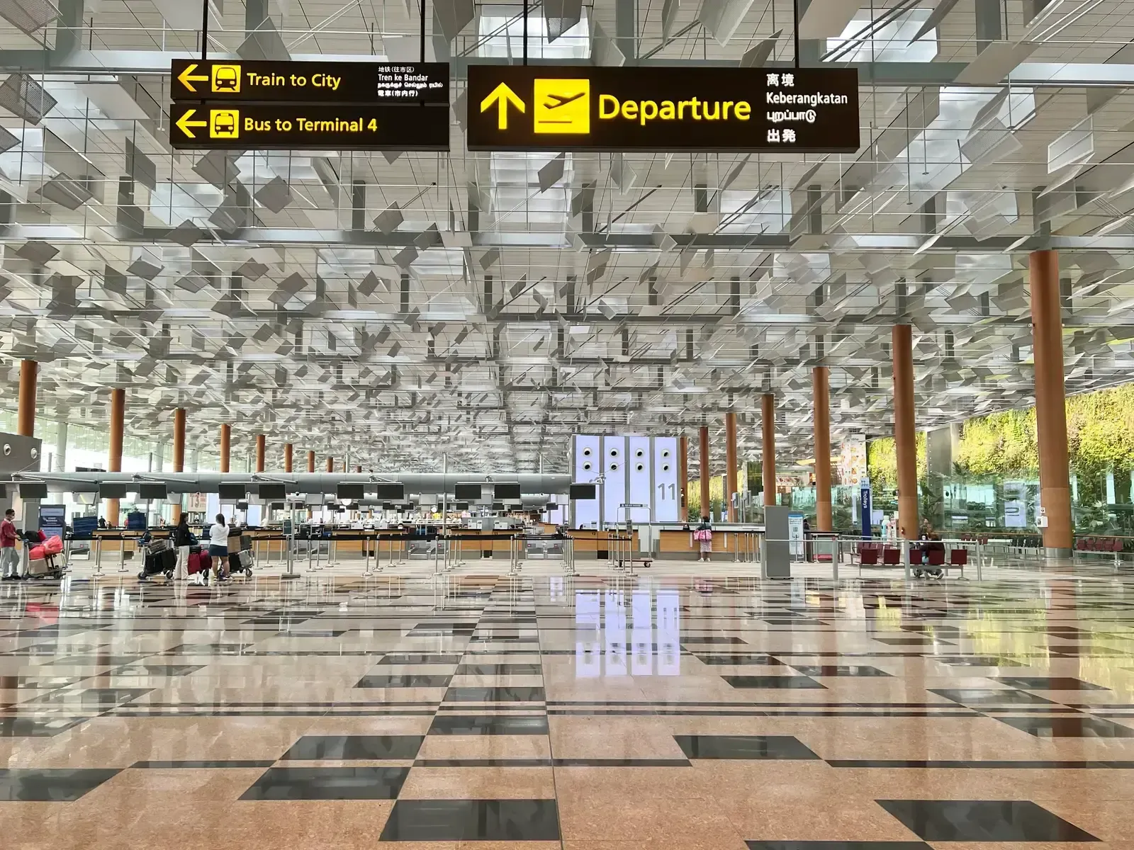 Singapore Changi Airport - A Waterfall in the Middle of Everything (Image Credits: By Sharon Hahn Darlin, CC BY 2.0)