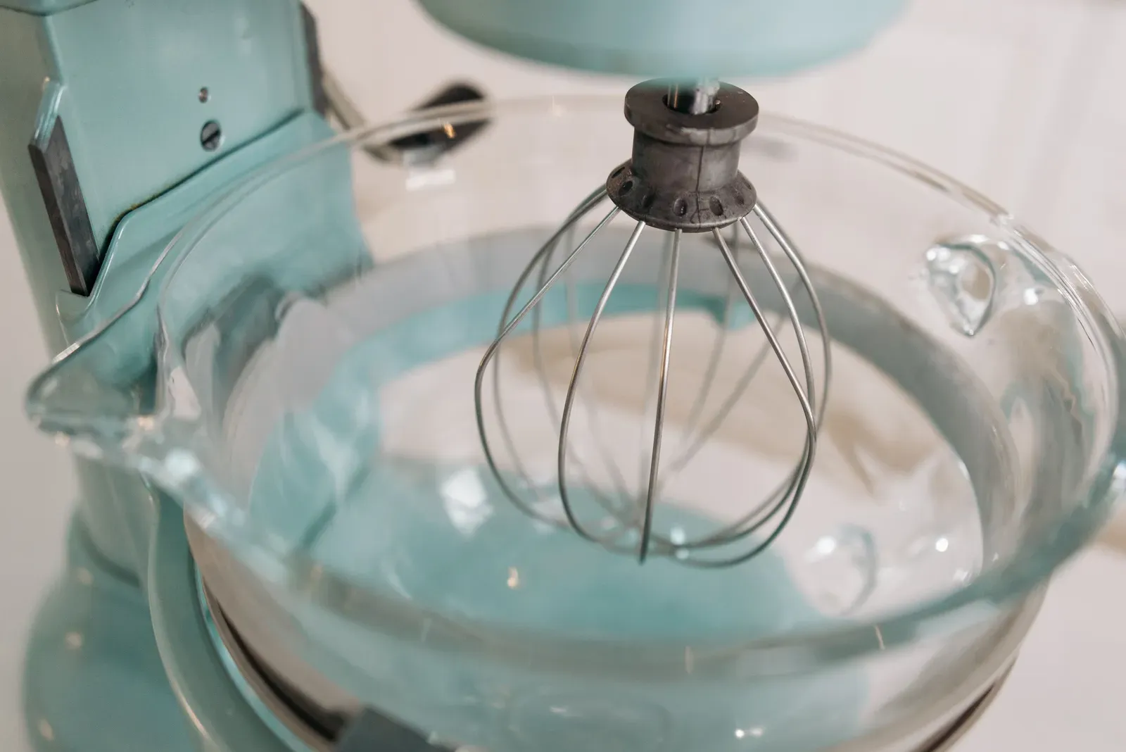 The Kenwood Chef Stand Mixer (Image Credits: Pexels)