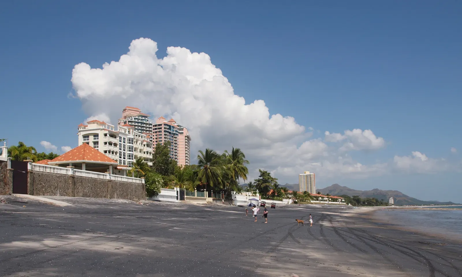 Panama: Coronado and the Pacific Arco Seco (Coronado Beach, CC BY-SA 2.0)