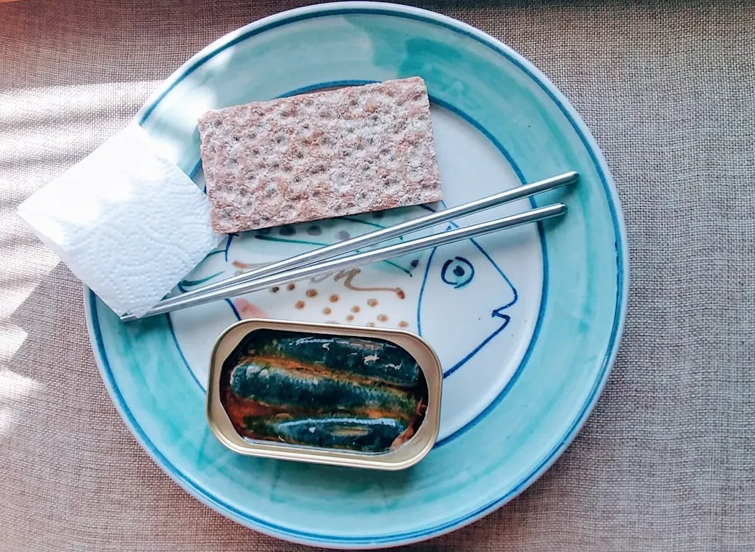 Meal 7: Sardines on Whole Grain Crackers with Lemon and Parsley (Image Credits: Unsplash)