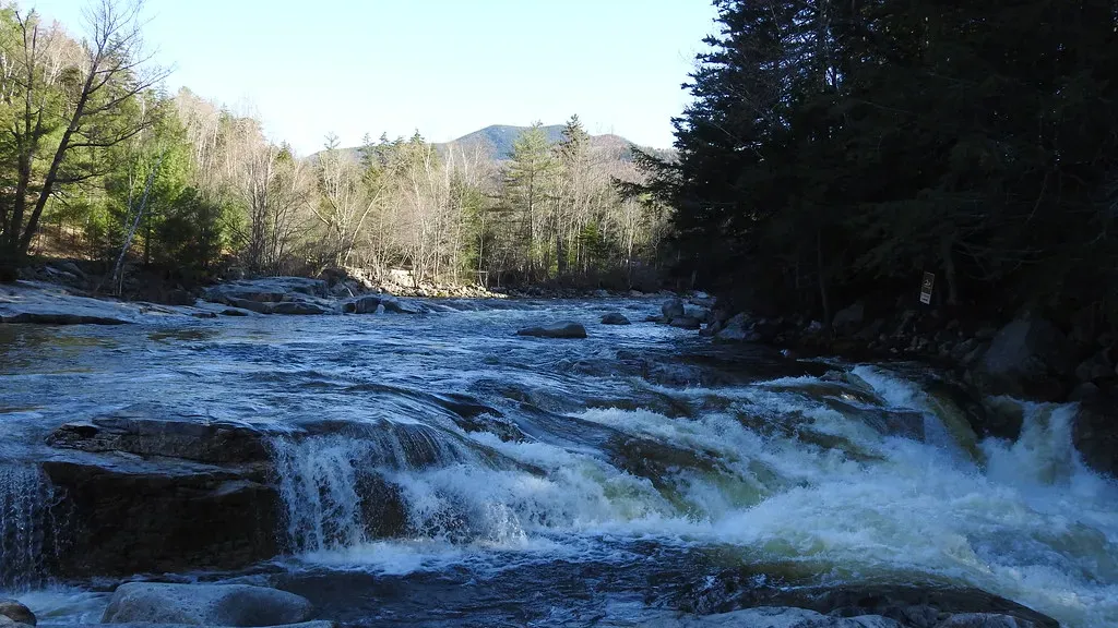 4. New Hampshire: Low Taxes, High Standards (Image Credits: Flickr)