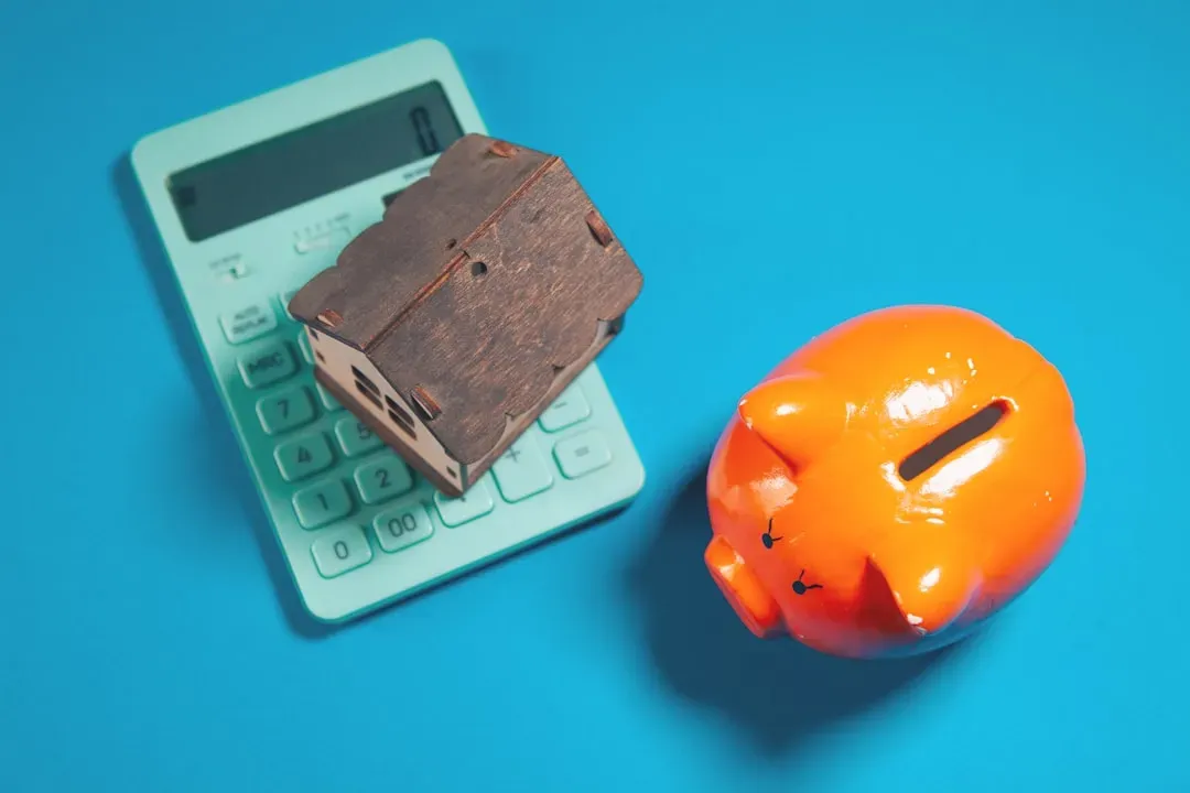 9. Making Large Discretionary Purchases Before Applying for a Mortgage (Image Credits: Unsplash)