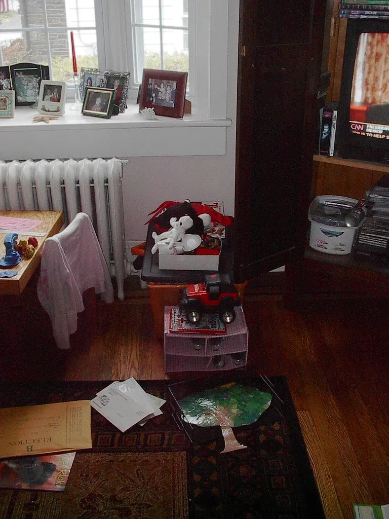 The Real Cost of Too Much Stuff (lorda, Flickr, CC BY-SA 2.0)