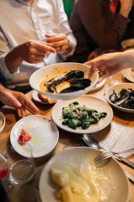 Shared meals build the bonds that make food taste better (Image Credits: Pexels)