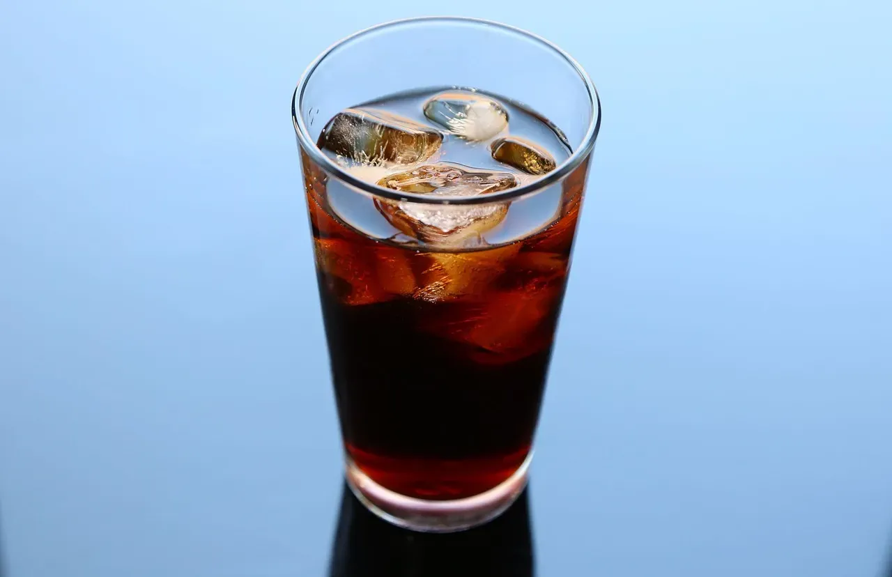2. Paying the Cold Brew Upcharge Without Thinking (Image Credits: Pixabay)