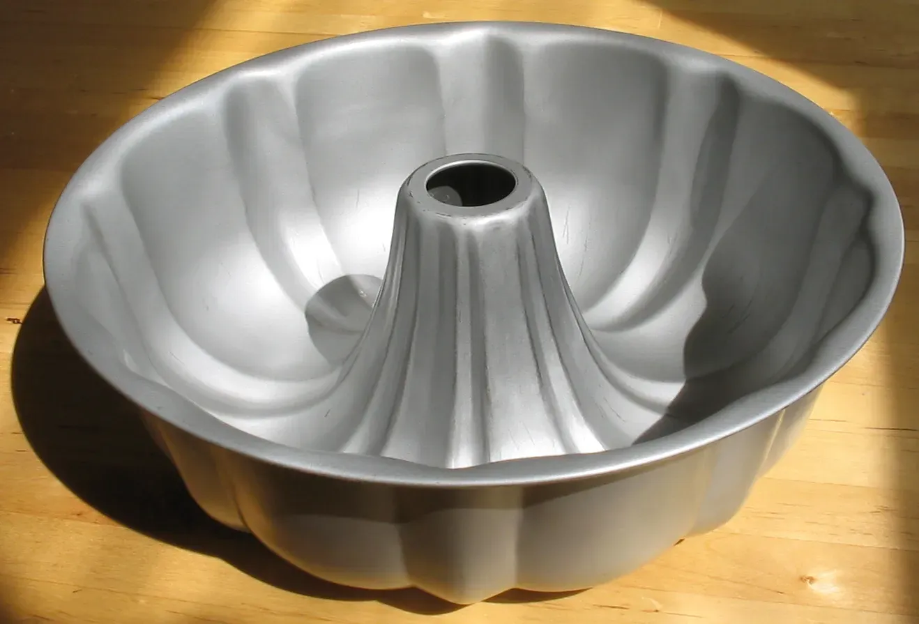 The Bundt Pan (No machine-readable source provided. Own work assumed (based on copyright claims)., CC BY-SA 3.0)