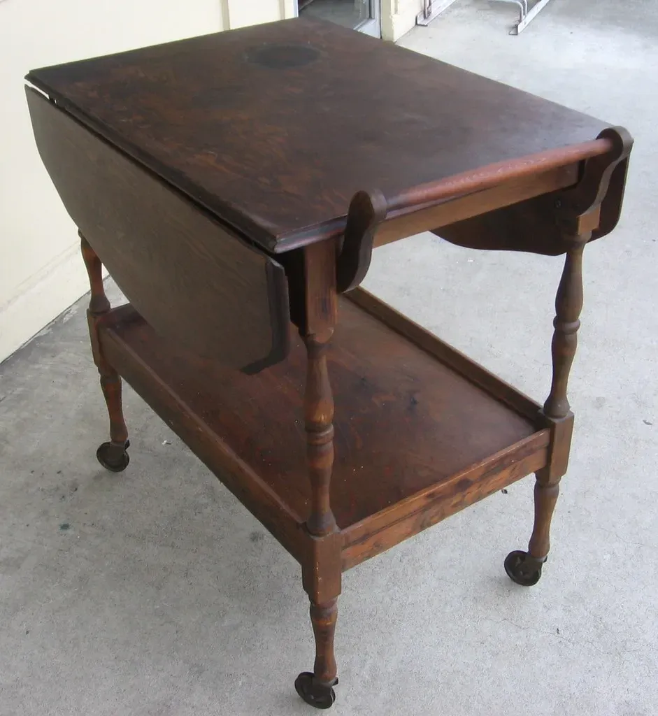 Faux Rustic Everything (TheLivingRoominKenmore, Flickr, CC BY 2.0)