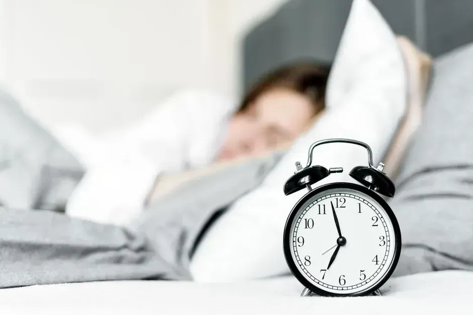 10. You Go to Bed at a Consistent Hour (Image Credits: Pexels)