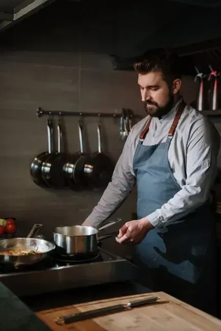 Temperature and seasoning reveal a kitchen's discipline fast (Image Credits: Pexels)