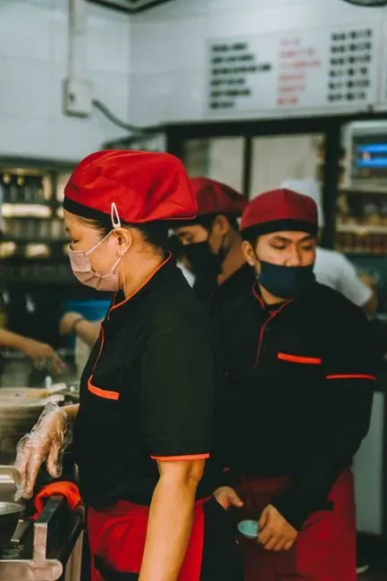 8. "Don't Worry, We'll Be Quick" (Said by a Party of Twelve Without a Reservation) (Image Credits: Pexels)