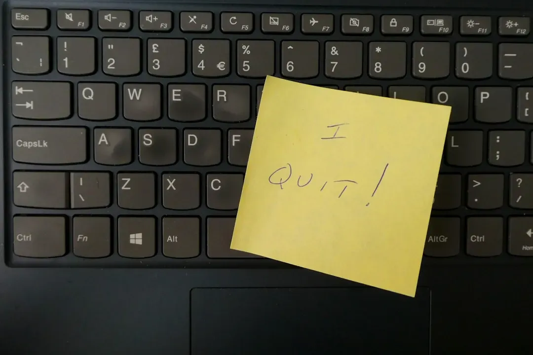 Performative Quiet Quitting as a Long-Term Career Strategy (Image Credits: Unsplash)