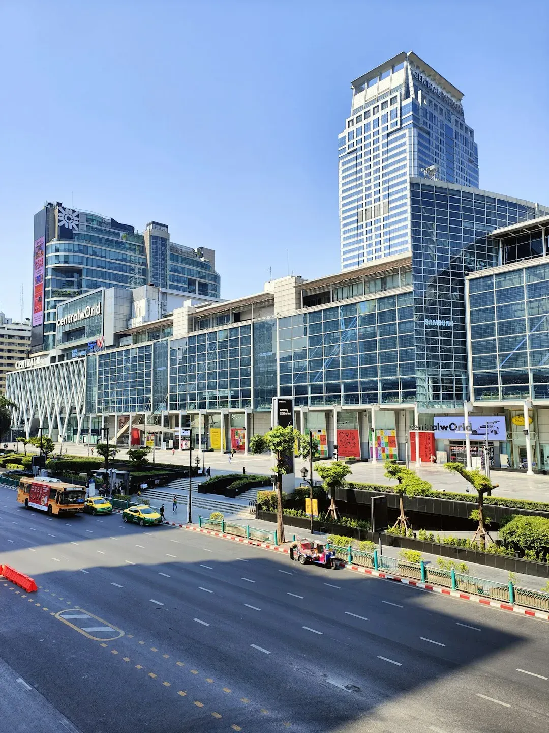 The Bigger Picture: When Fame Becomes a Burden (Image Credits: Unsplash)