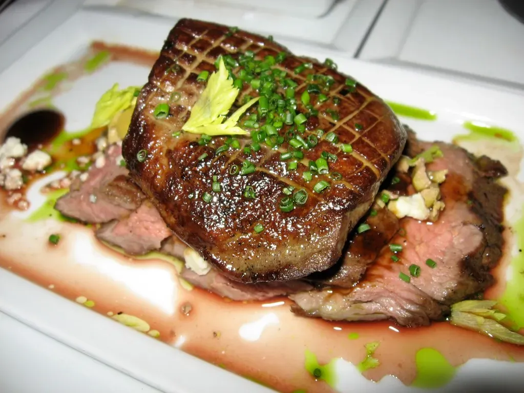 Bavette (Sirloin Flap Steak) (arnold | inuyaki, Flickr, CC BY 2.0)