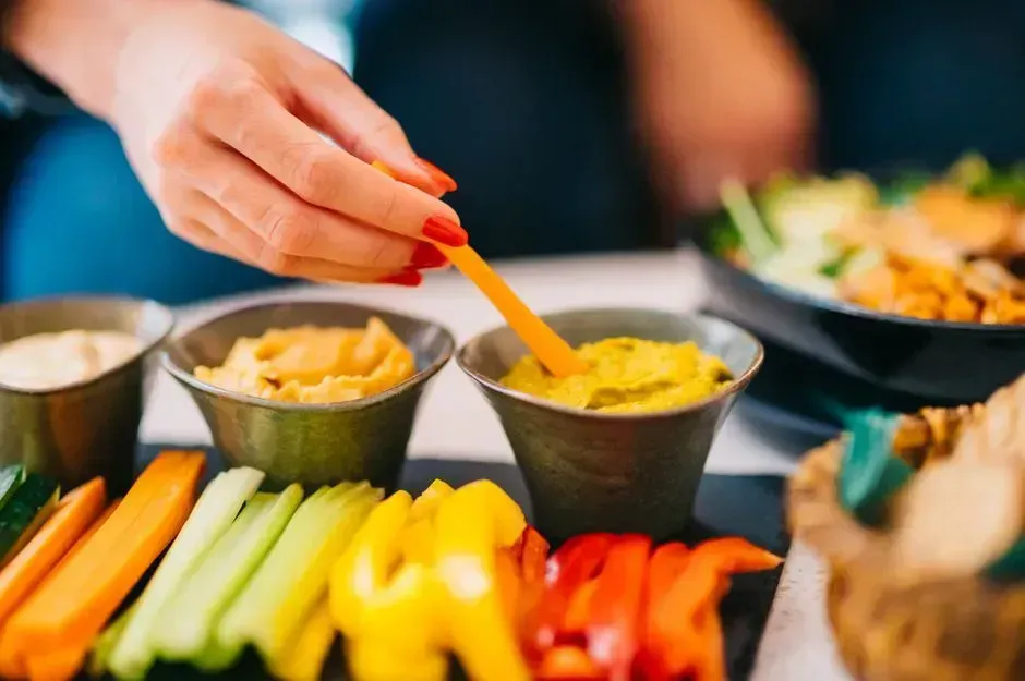 4. Hummus with vegetable sticks (Image Credits: Pexels)