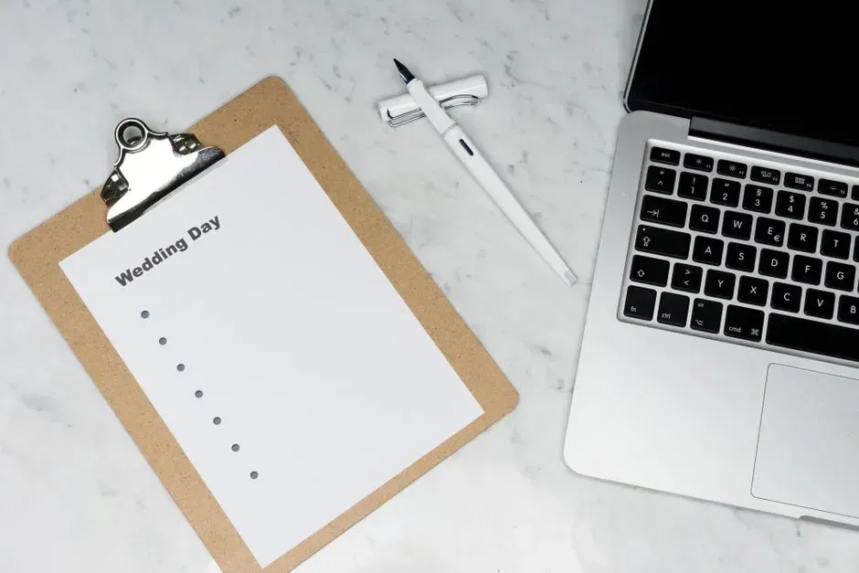 The service charge that quietly isn't a tip (Image Credits: Pexels)