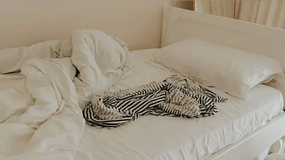 2. A Sloppily Made Bed With Soft or Unusually Creased Sheets (Image Credits: Pexels)