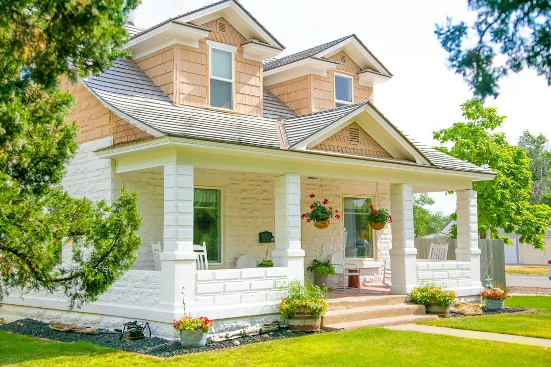 9. A well-used front porch for socializing with neighbors (Image Credits: Unsplash)