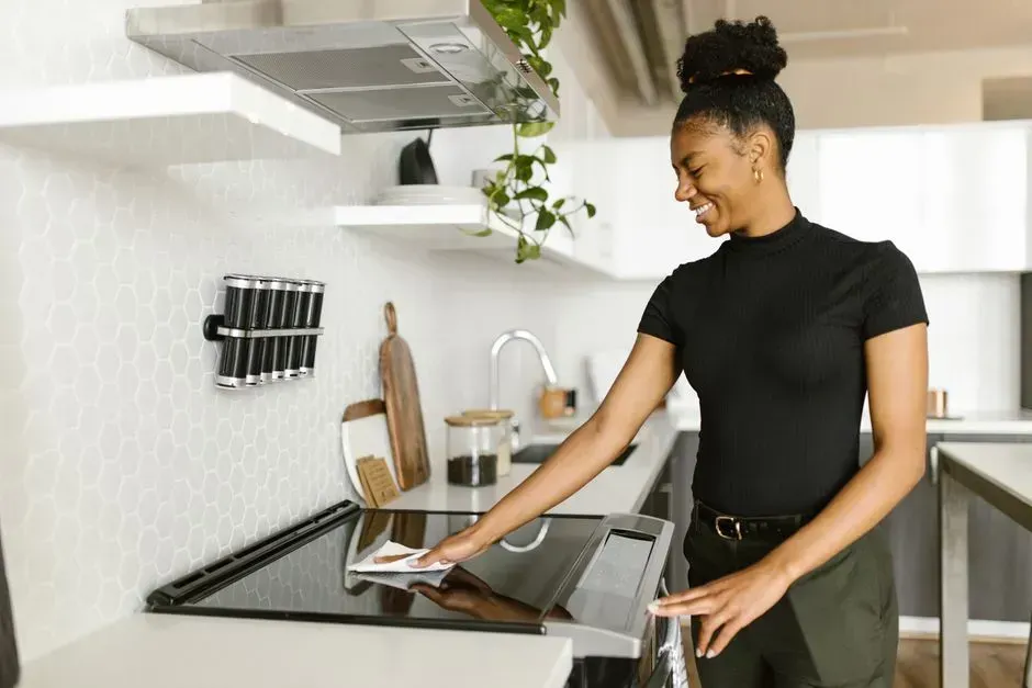 They Clean as They Go (Image Credits: Pexels)