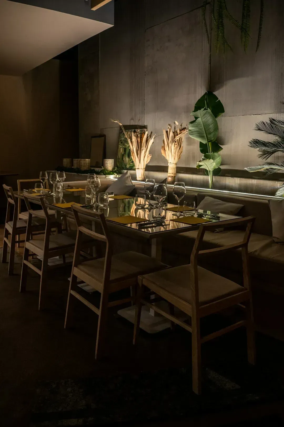 7. The Décor Is Getting More Attention Than the Plate (Image Credits: Unsplash)