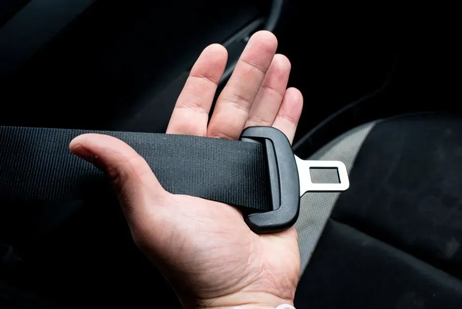 Fidgeting with the seatbelt right before landing (Image Credits: Pexels)