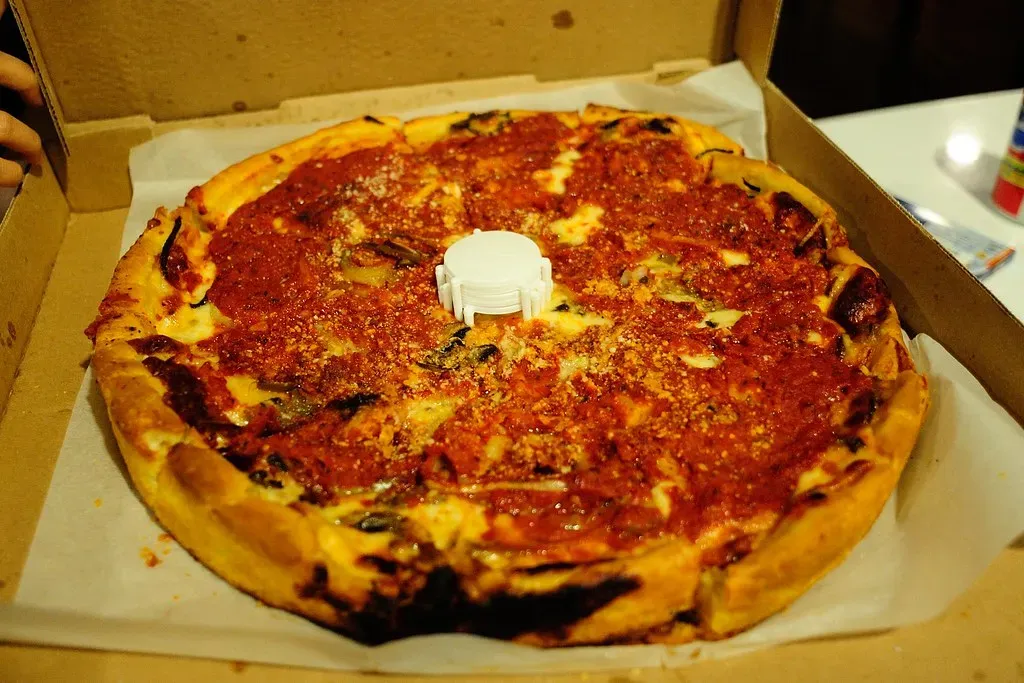 5. Chicago Deep-Dish Pizza - Illinois (Mike Saechang, Flickr, CC BY-SA 2.0)