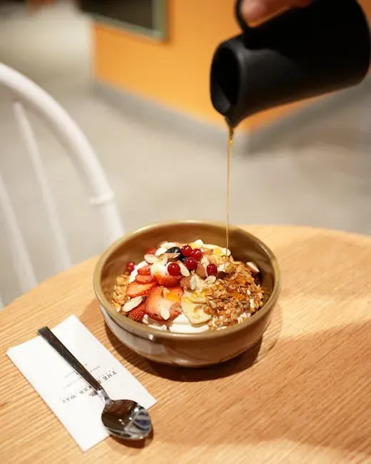 Meal 3: Greek Yogurt Bowl with Honey, Walnuts, and Fresh Fruit (Image Credits: Pexels)