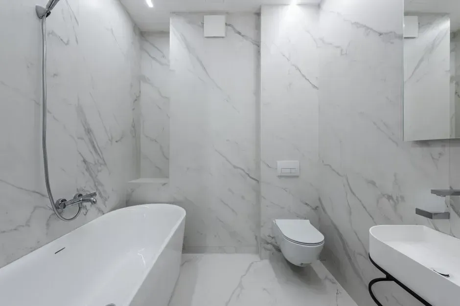 2. The All-White Bathroom (Image Credits: Pexels)