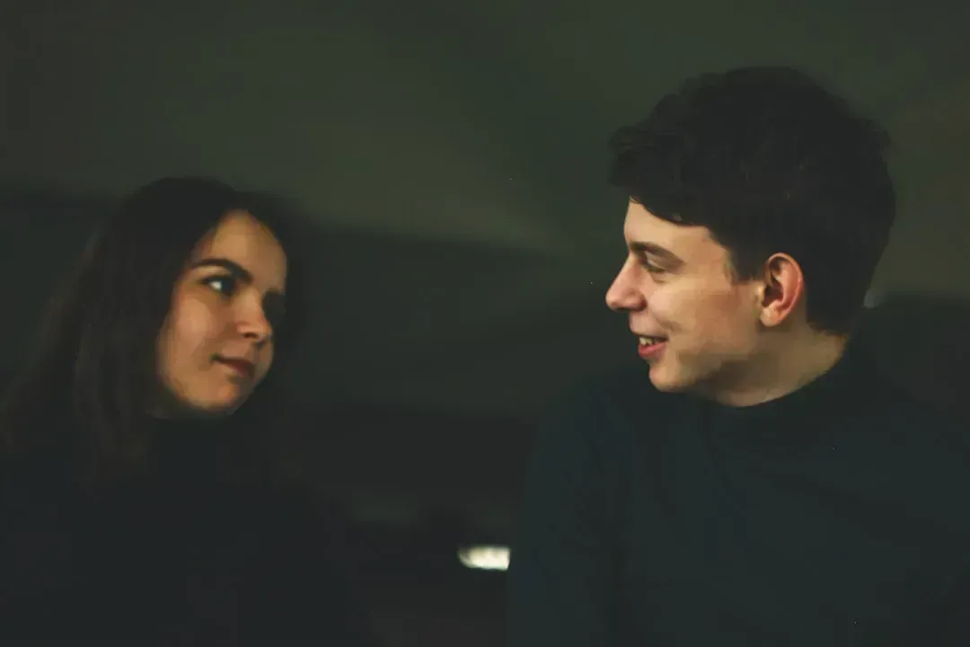 7. Reading Social Cues in Person (Image Credits: Unsplash)