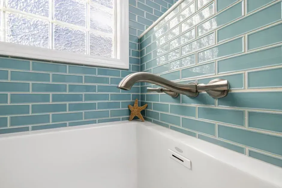 Grout is disappearing into the background (Image Credits: Pexels)
