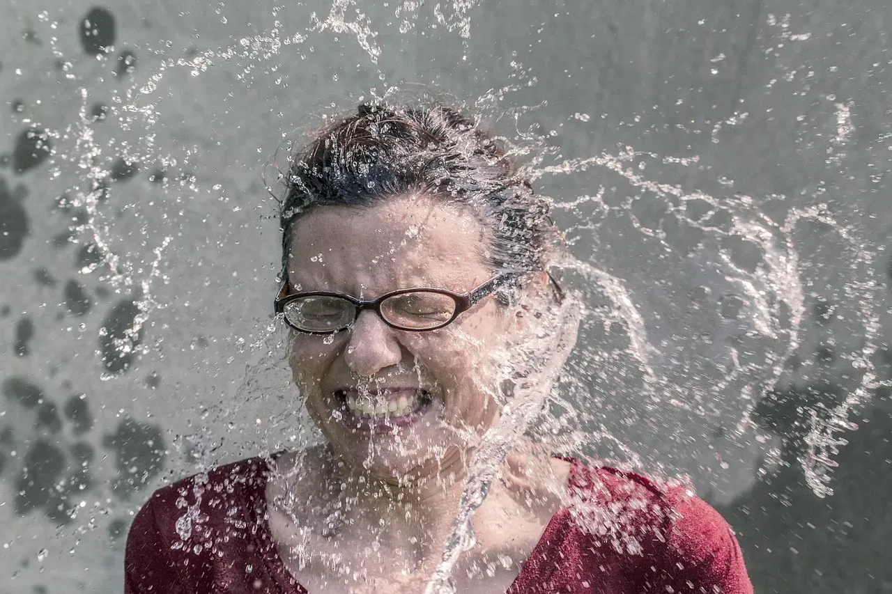Splashing Your Face with Cold Water (Image Credits: Pixabay)