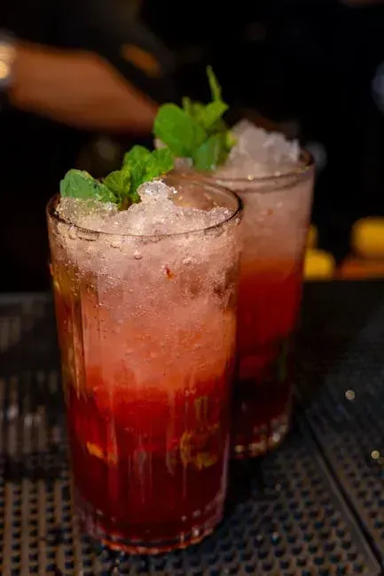 8. Ordering a Vague "Strong Drink" Without Paying for a Double (Image Credits: Pexels)