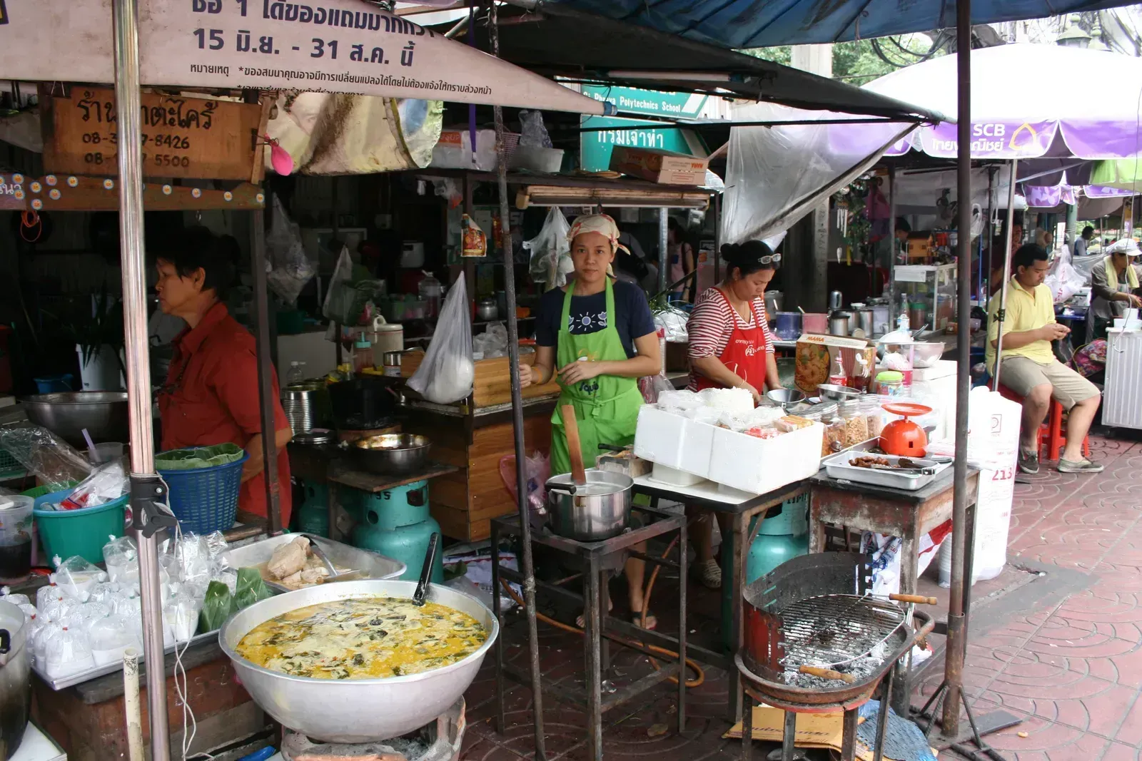 3. Bangkok, Thailand (Food Stalls Bangkok, CC BY 2.0)