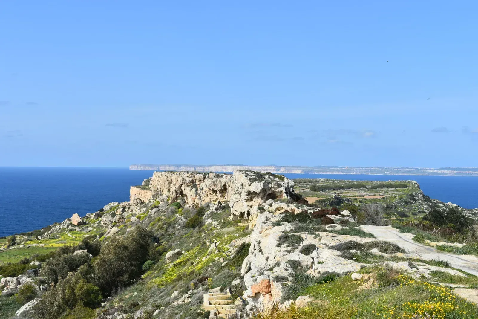 Malta: administration in English, at a price (By Continentaleurope, CC BY-SA 4.0)
