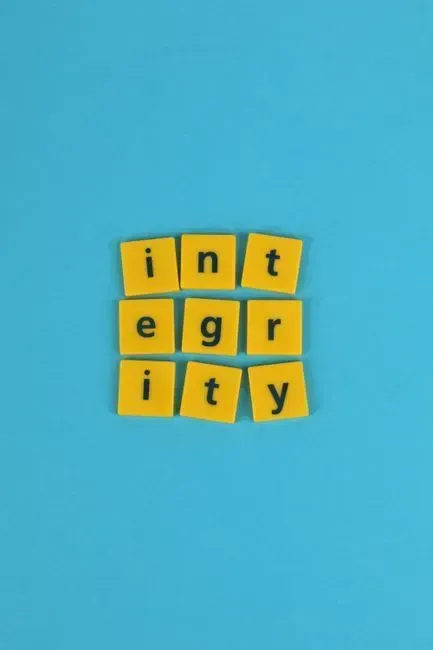 9. Integrity When No One Is Looking (Image Credits: Pexels)