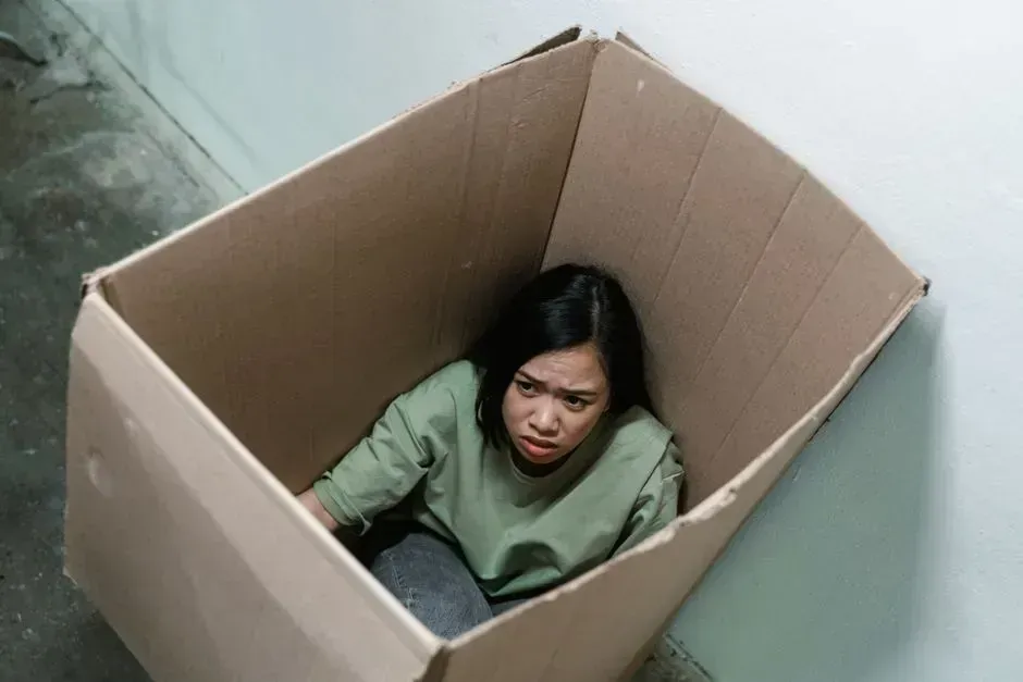 5. Social anxiety mistaken for quirky awkwardness (Image Credits: Pexels)