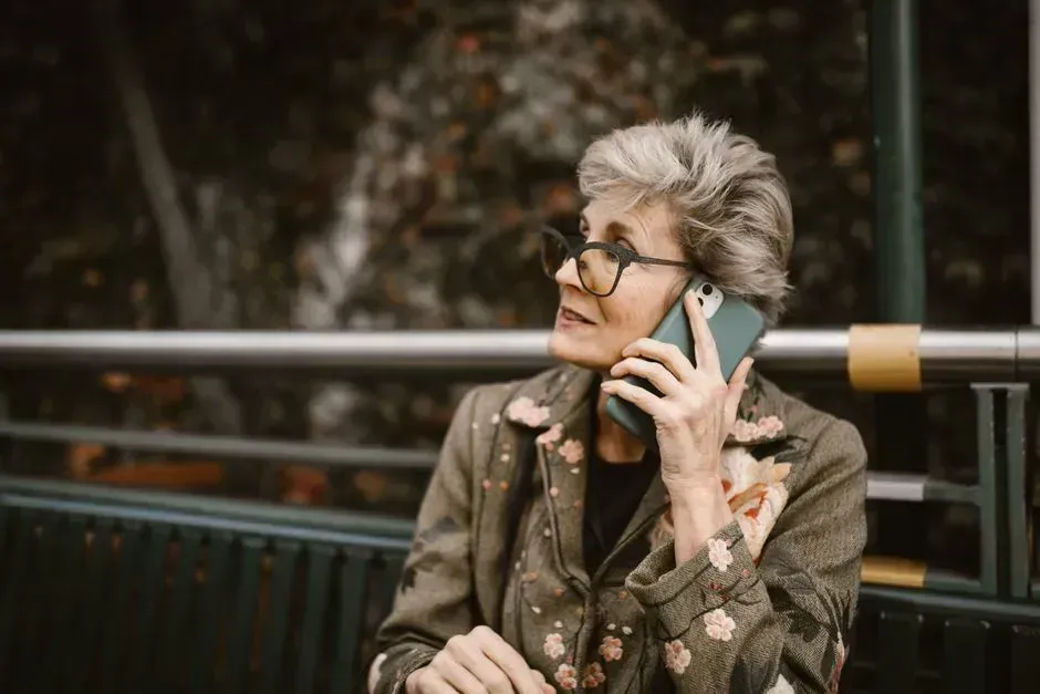 9. Using Speakerphone in Public Spaces (Image Credits: Pexels)