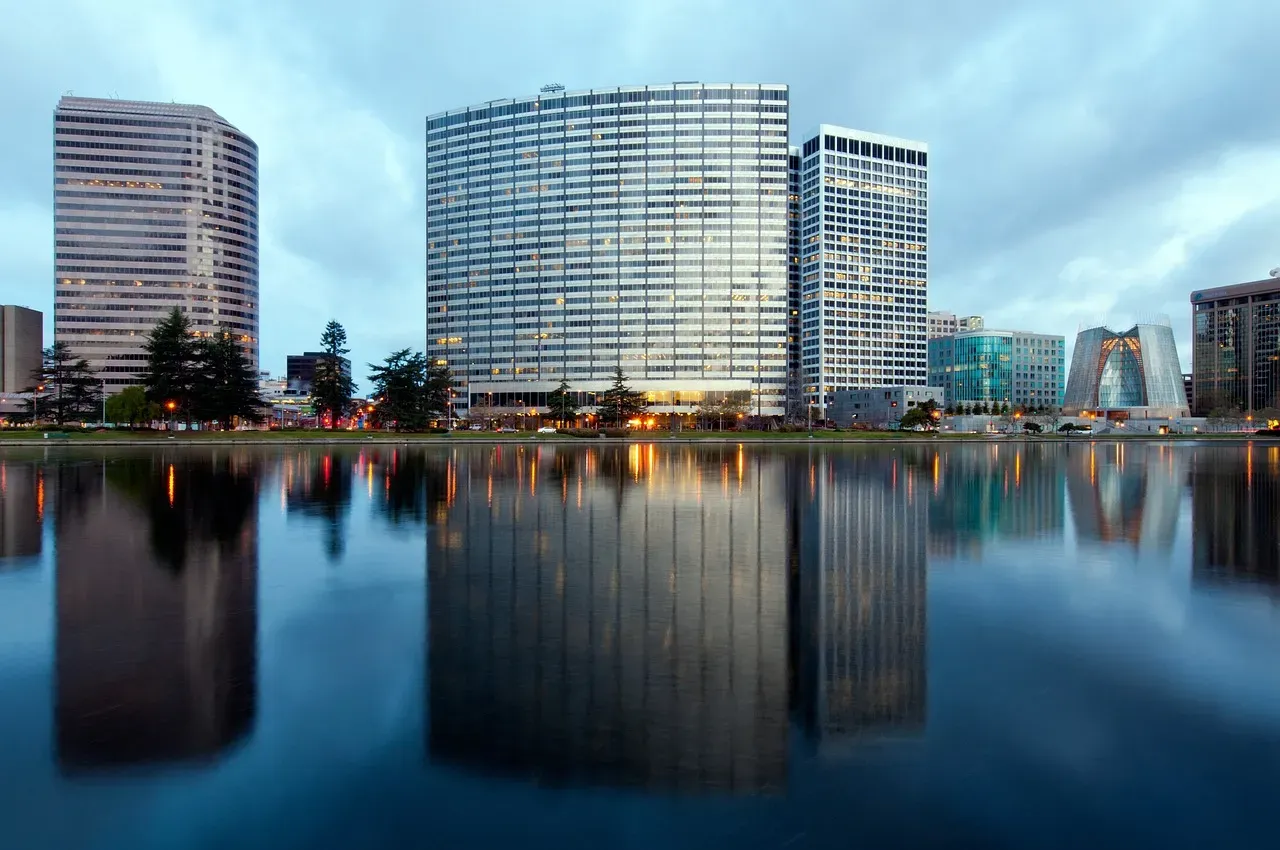 5. Oakland, California: High Risk, High Culture (Image Credits: Pixabay)