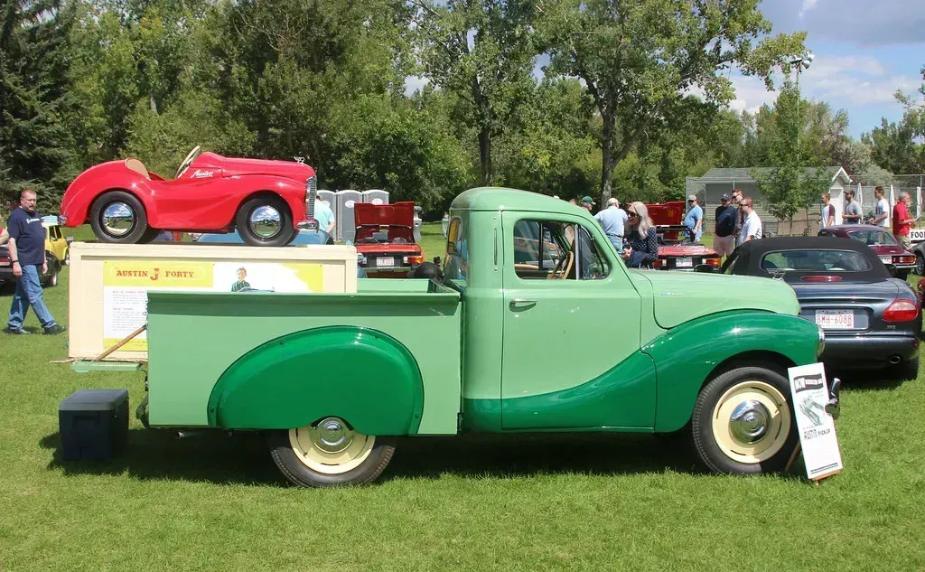 3. Riding in the Back of Pickup Trucks (dave_7, Flickr, CC BY 2.0)