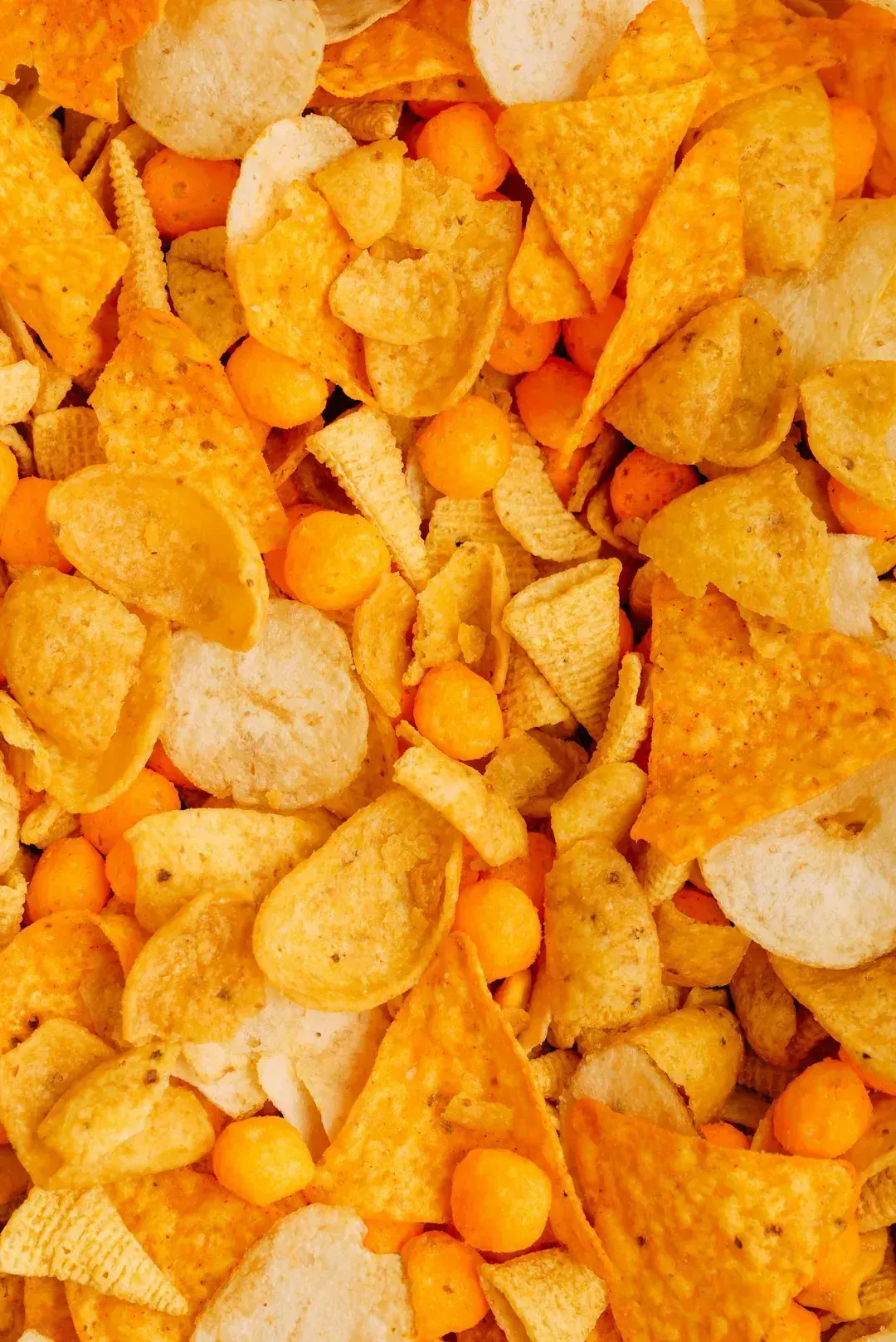 4. Overpacking snacks that turn into crumbs (Image Credits: Unsplash)